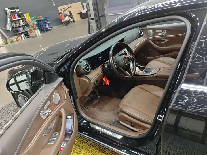 Фото 5 - Mercedes-Benz E-Class