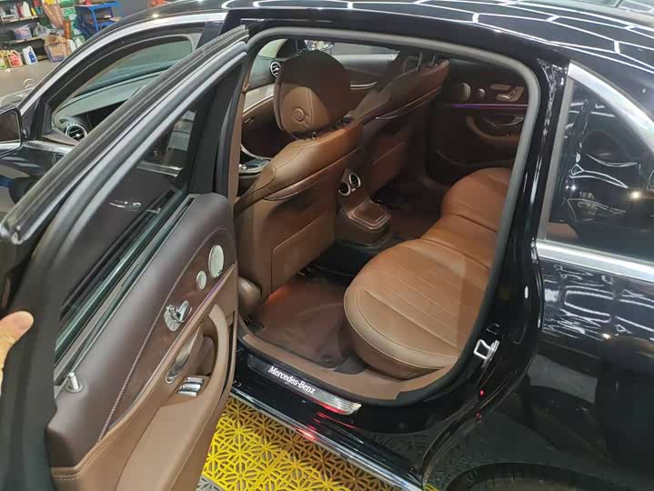 Фото 6 - Mercedes-Benz E-Class