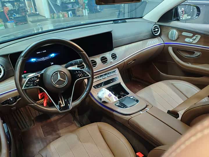Фото 7 - Mercedes-Benz E-Class