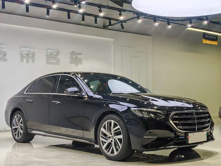 Фото 3 - Mercedes-Benz E-Class