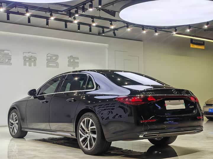 Фото 6 - Mercedes-Benz E-Class