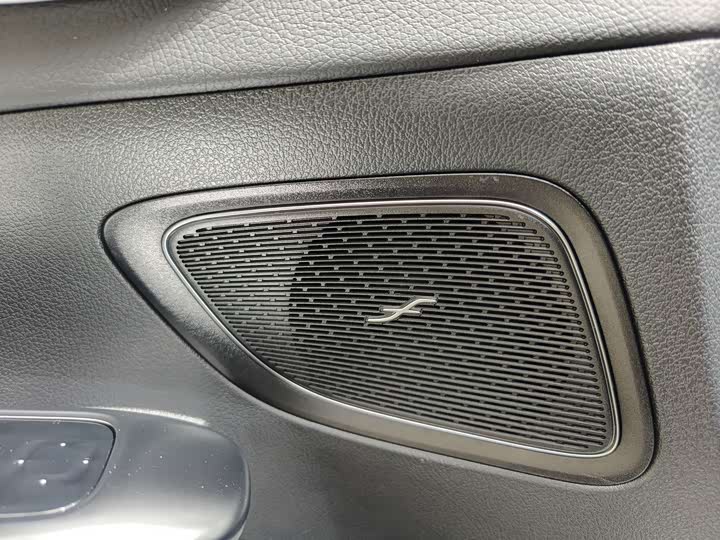 Фото 15 - Mercedes-Benz C-Class