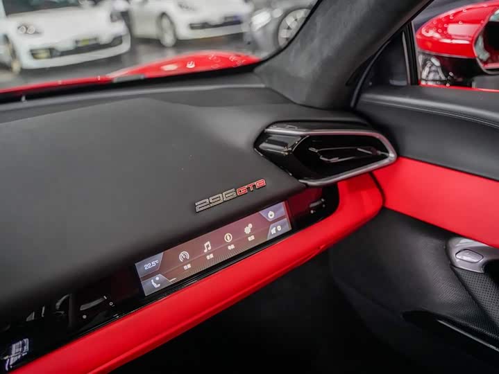 Фото 17 - Ferrari 296