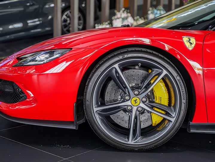 Фото 8 - Ferrari 296