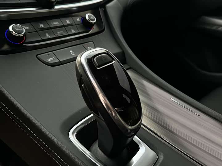 Фото 9 - Buick LaCrosse