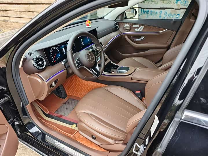 Фото 2 - Mercedes-Benz E-Class