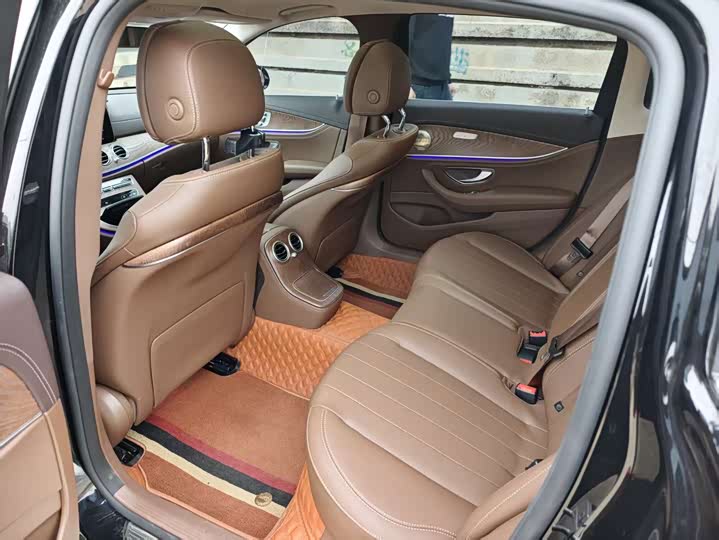 Фото 4 - Mercedes-Benz E-Class