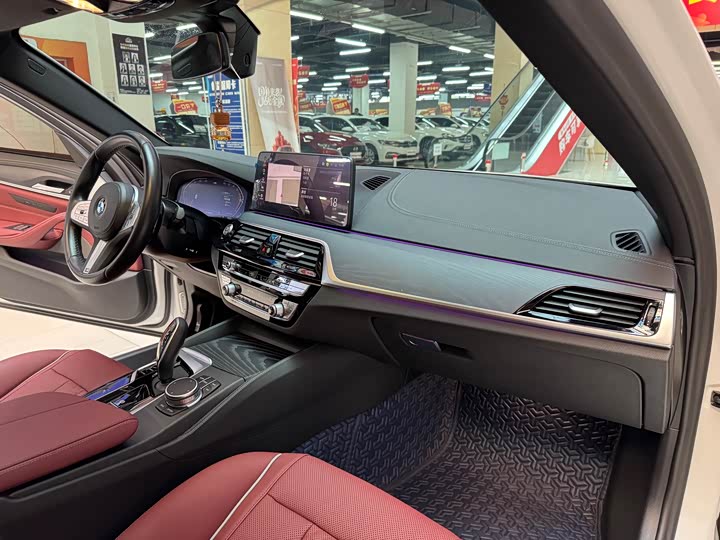 Фото 18 - BMW 5 Series