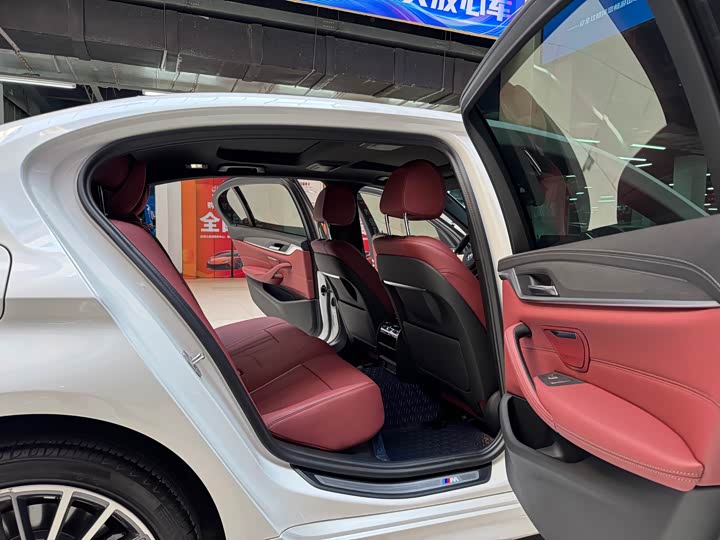 Фото 19 - BMW 5 Series