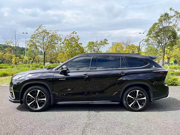 Фото 13 - Toyota Crown Kluger