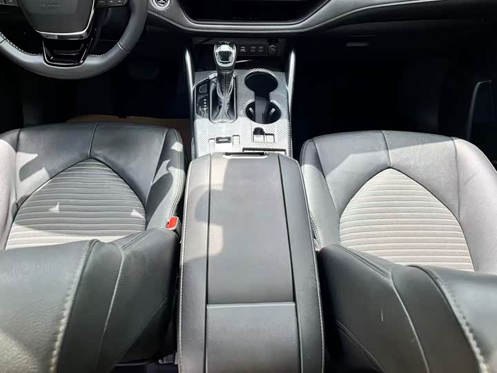 Фото 22 - Toyota Crown Kluger