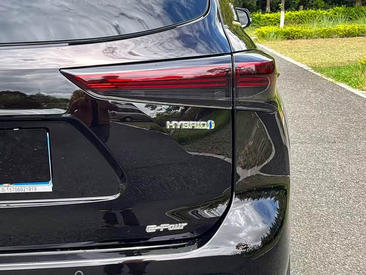 Фото 24 - Toyota Crown Kluger