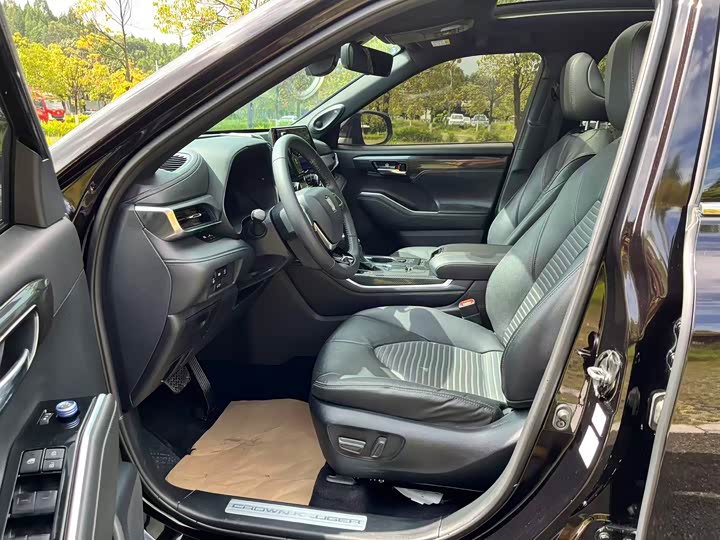 Фото 4 - Toyota Crown Kluger