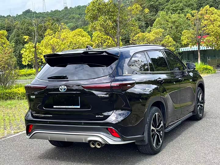 Фото 7 - Toyota Crown Kluger