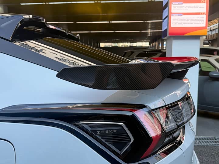 Фото 18 - Zeekr 001 FR