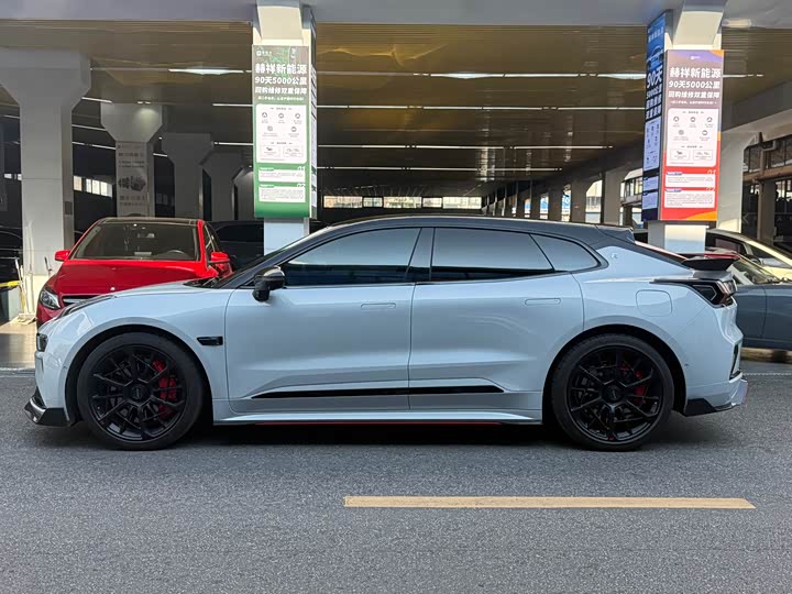 Фото 2 - Zeekr 001 FR