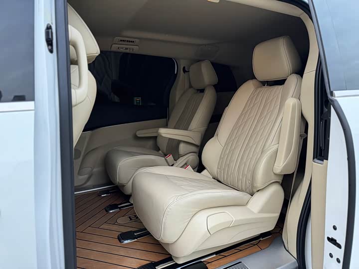 Фото 9 - Buick GL8 ES