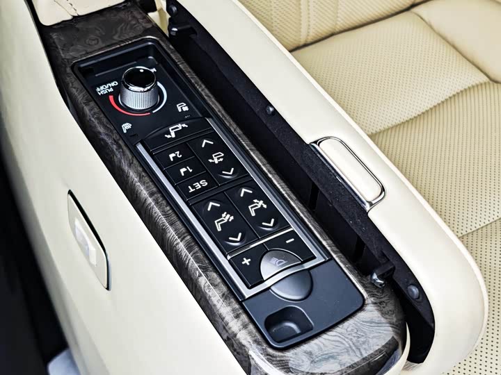 Фото 9 - Toyota Alphard