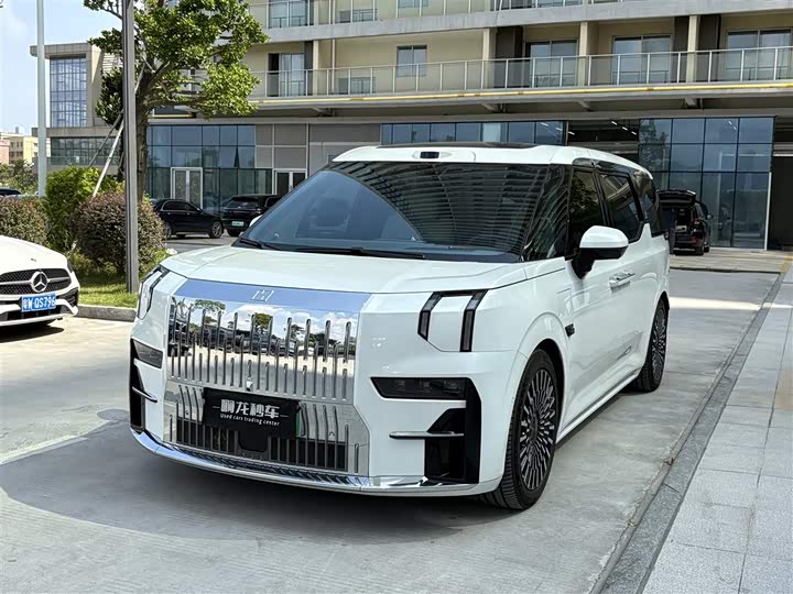 Фото 1 - Zeekr 009