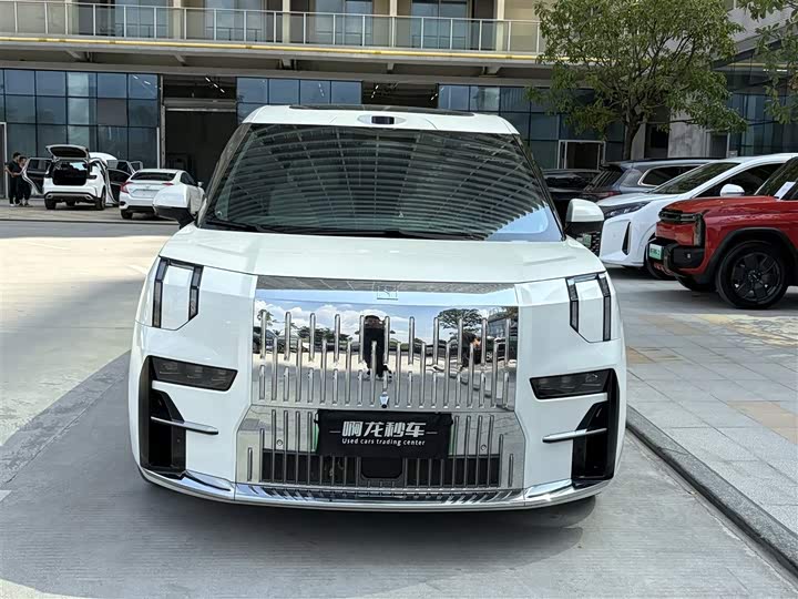 Фото 2 - Zeekr 009