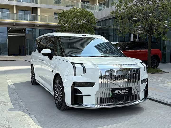 Фото 3 - Zeekr 009