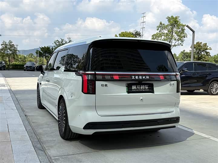 Фото 7 - Zeekr 009