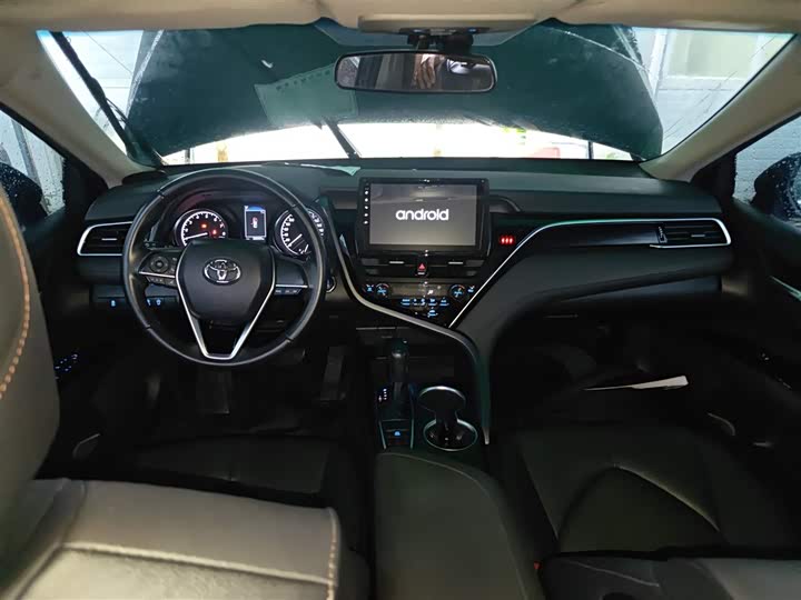 Фото 10 - Toyota Camry