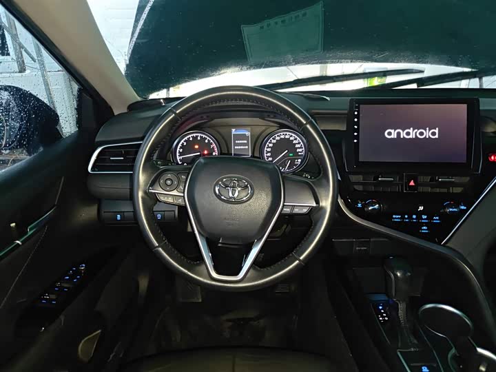 Фото 11 - Toyota Camry