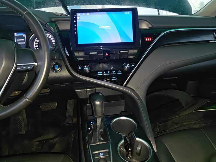 Фото 13 - Toyota Camry