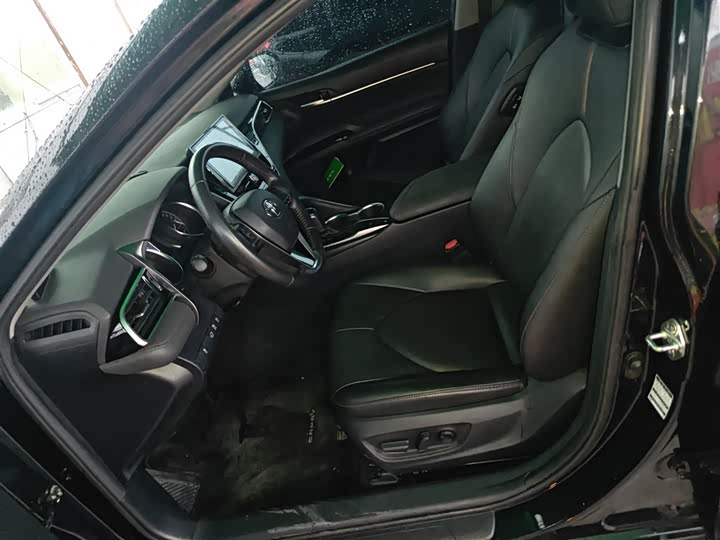 Фото 15 - Toyota Camry