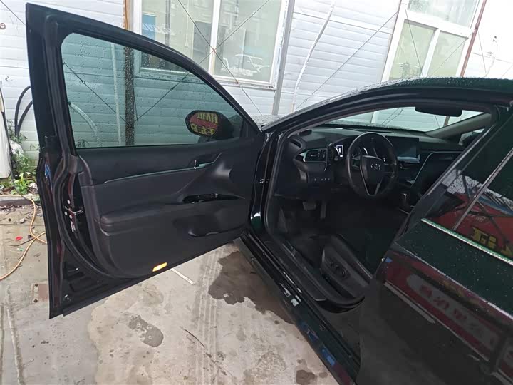 Фото 16 - Toyota Camry