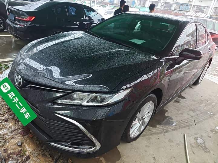 Фото 2 - Toyota Camry