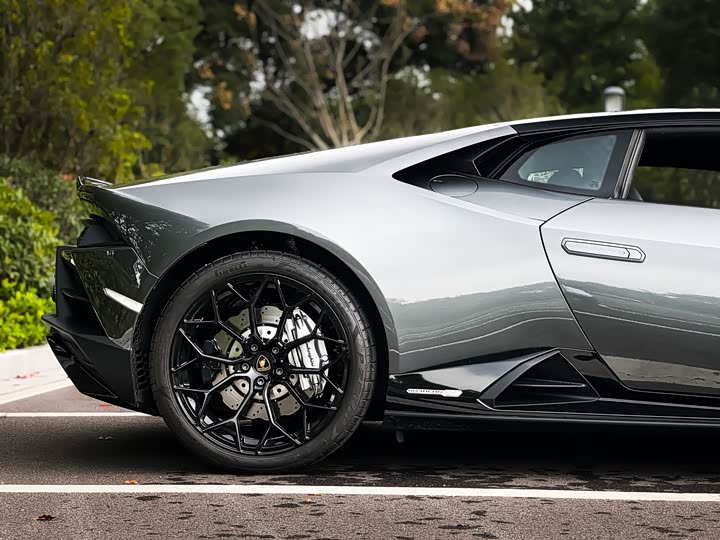 Фото 11 - Lamborghini Huracán