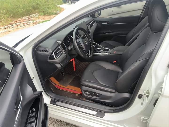 Фото 11 - Toyota Camry