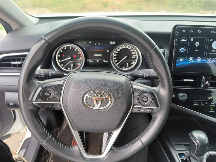 Фото 3 - Toyota Camry