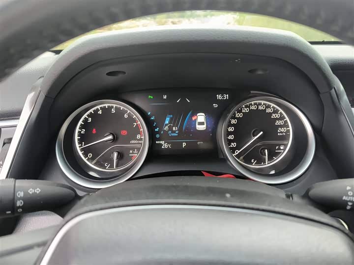 Фото 4 - Toyota Camry