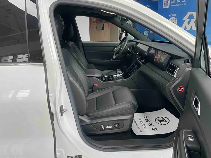 Фото 11 - LiXiang One