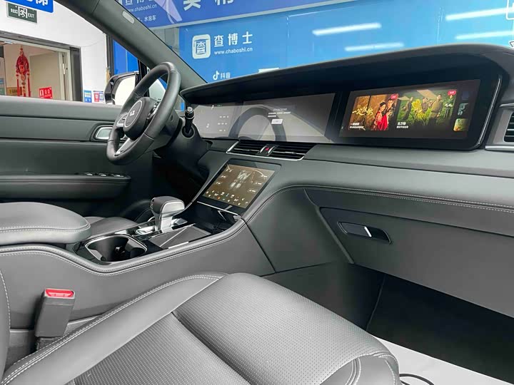 Фото 12 - LiXiang One