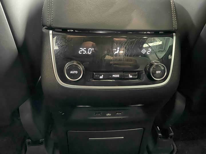 Фото 13 - LiXiang One