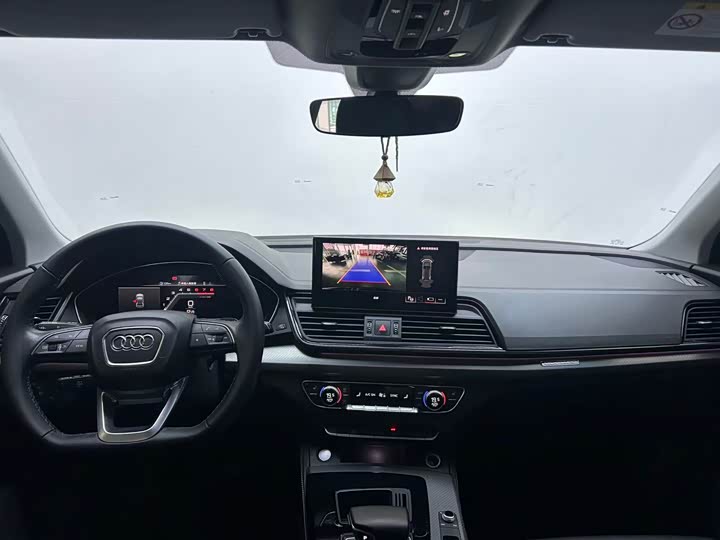 Фото 10 - Audi Q5L