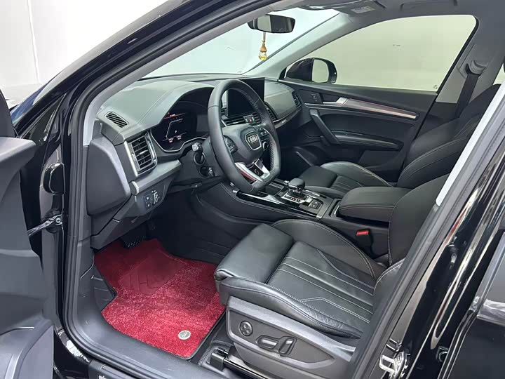 Фото 11 - Audi Q5L