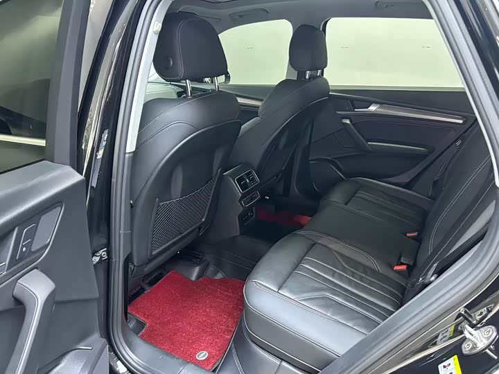 Фото 12 - Audi Q5L