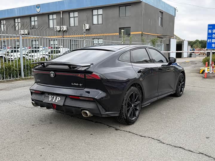 Фото 13 - Changan UNI-V