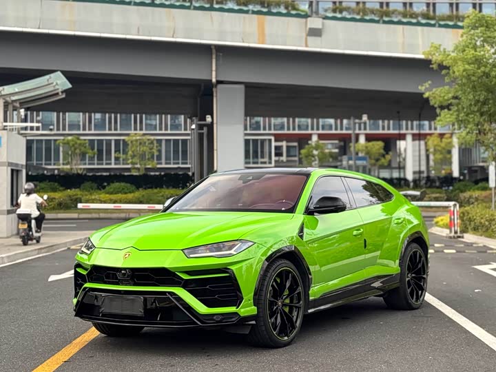 Фото 2 - Lamborghini Urus