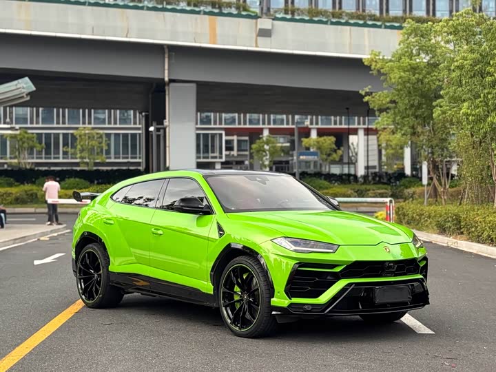 Фото 3 - Lamborghini Urus