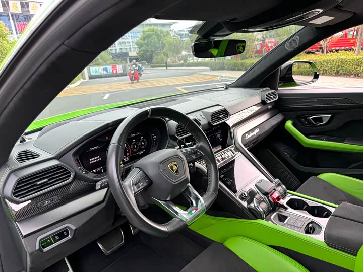 Фото 5 - Lamborghini Urus