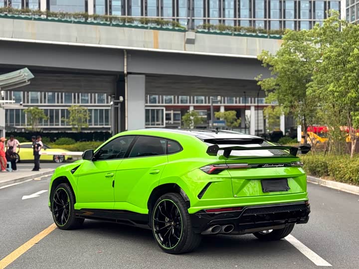 Фото 8 - Lamborghini Urus