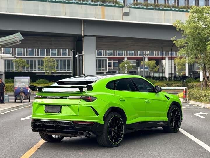 Фото 9 - Lamborghini Urus