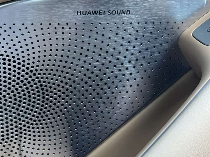 Фото 10 - Luxeed R7