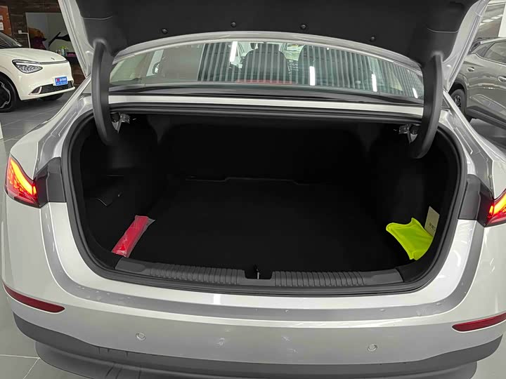 Фото 12 - Roewe D7